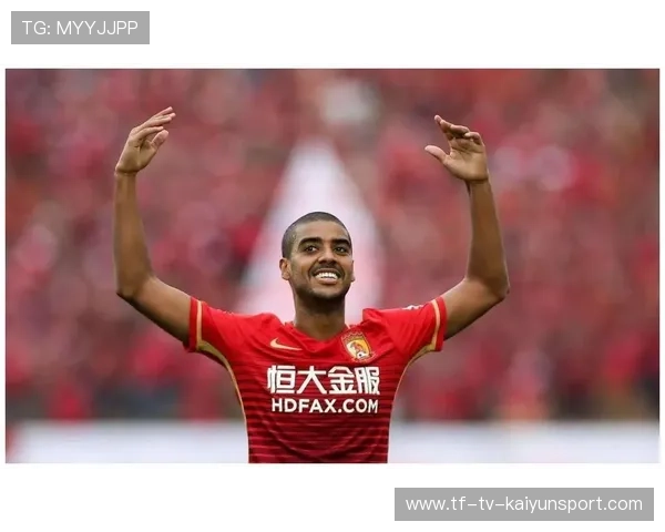 蒋光太禁区内准确铲球阻断对方外援突破